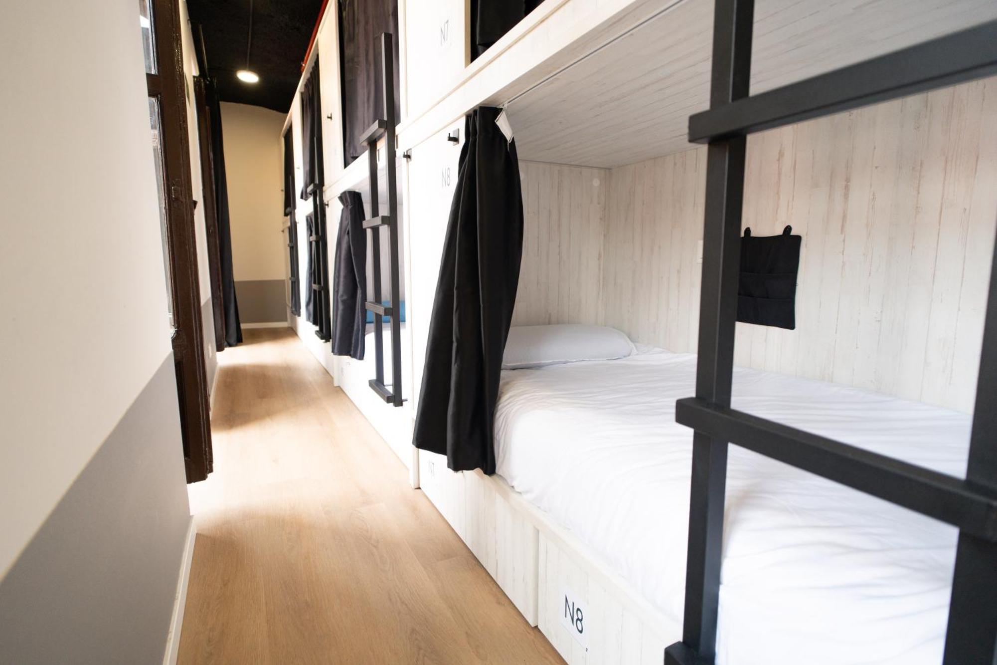 Adventure Hostel Madrid Eksteriør billede